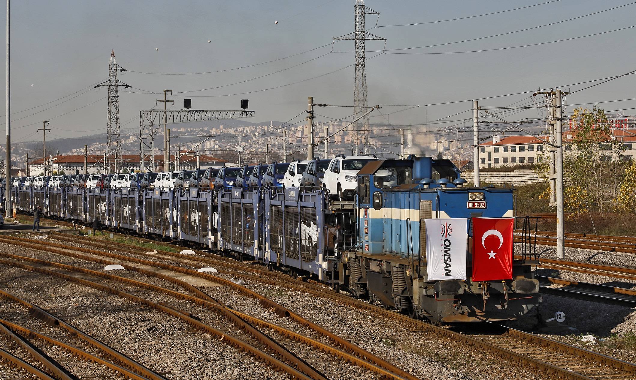 Omsan Lojistik, Marmaray ile deniz altından otomobil taşıyarak dünyada bir ilke imza attı